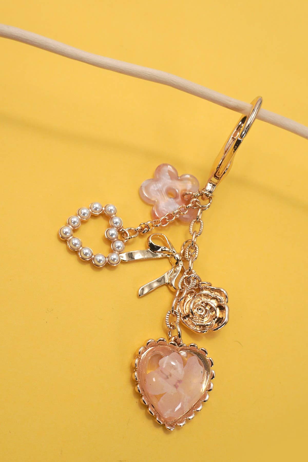 BAG CHARM- PRESSED FLOWER BOW PEARL HEART CHARMS | 80K026: Gold
