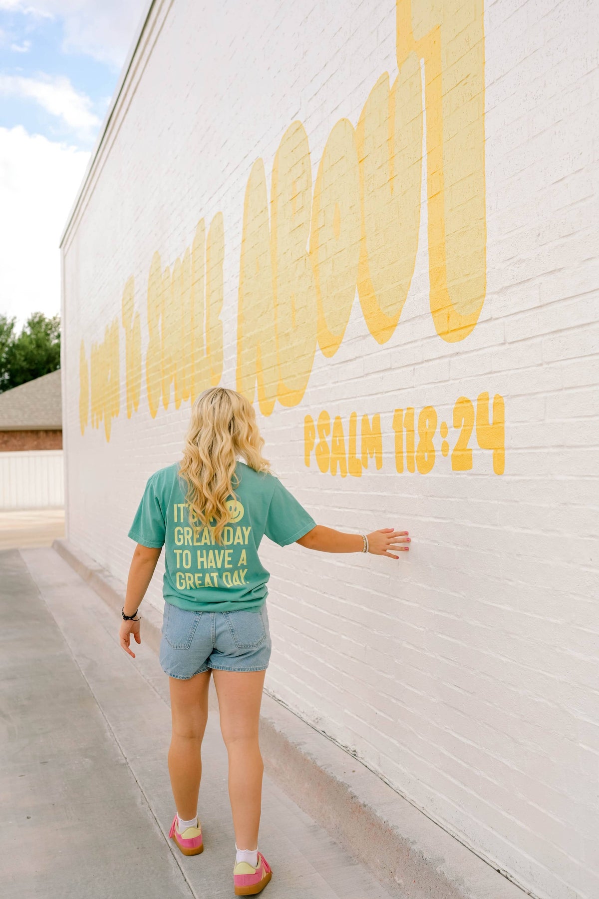 It's A Great Day Tee - Seafoam 